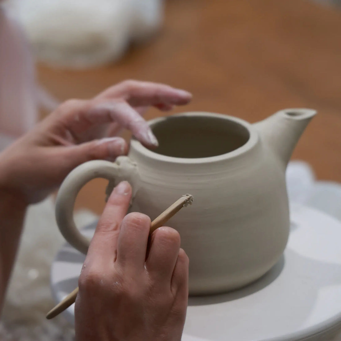 Théière en Céramique Artisanale ou Industrielle : la Différence