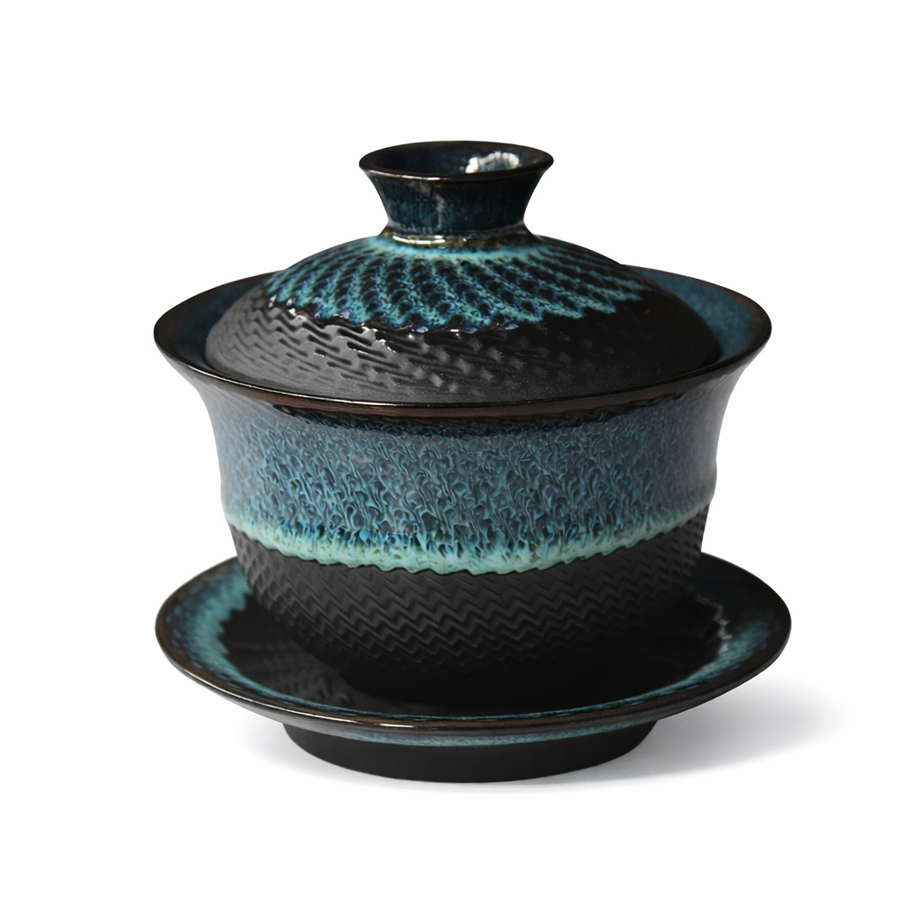 Gaiwan en Porcelaine sur un fond blanc 