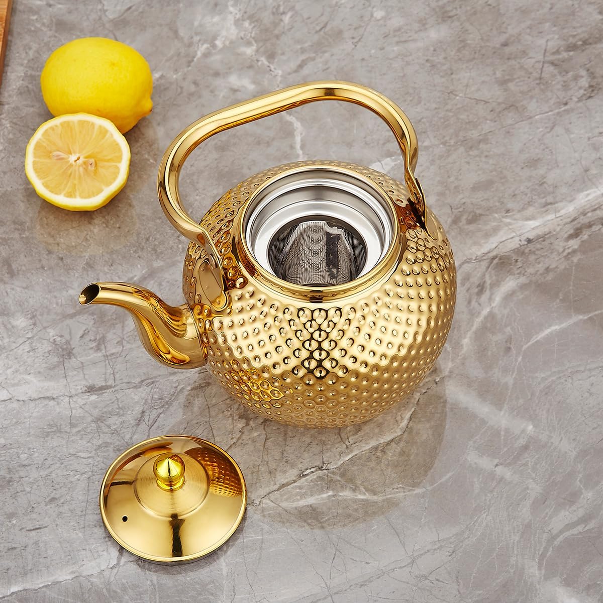 Grande Théière Dorée avec Infuseur vue sur l'intérieur avec le filtre 