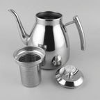 Grande Théière en Inox Argentée vue sur le couvercle et le filtre 
