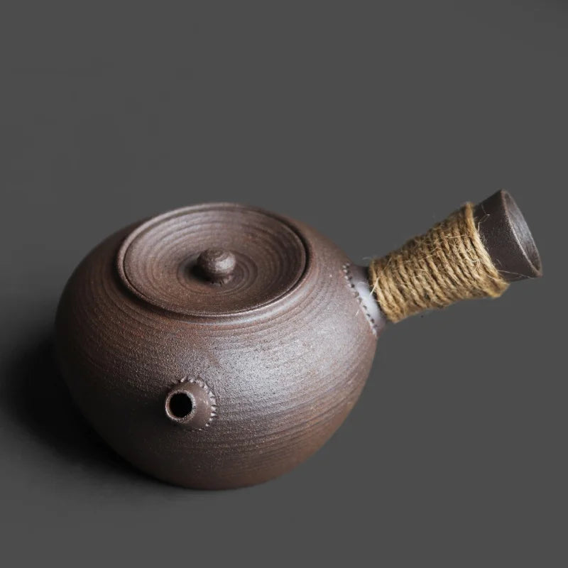 Théière Ancienne Artisanal Kyusu vue de haut mais de face 