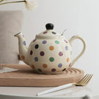 Théière Anglaise Beige à Pois de face 