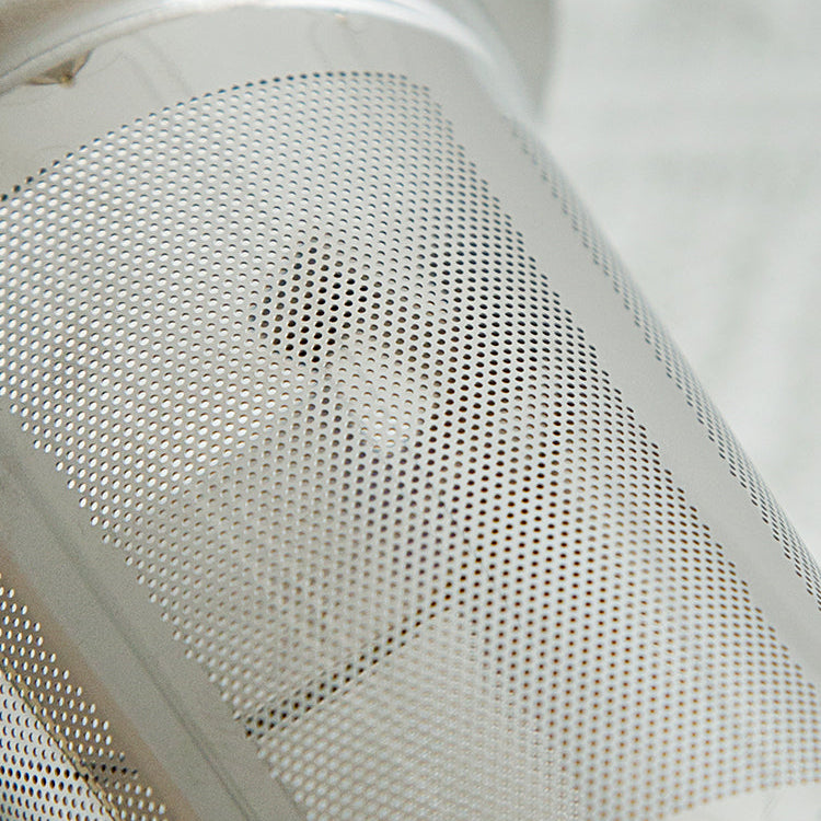 Théière Anglaise Beige à Pois vue sur le filtre 