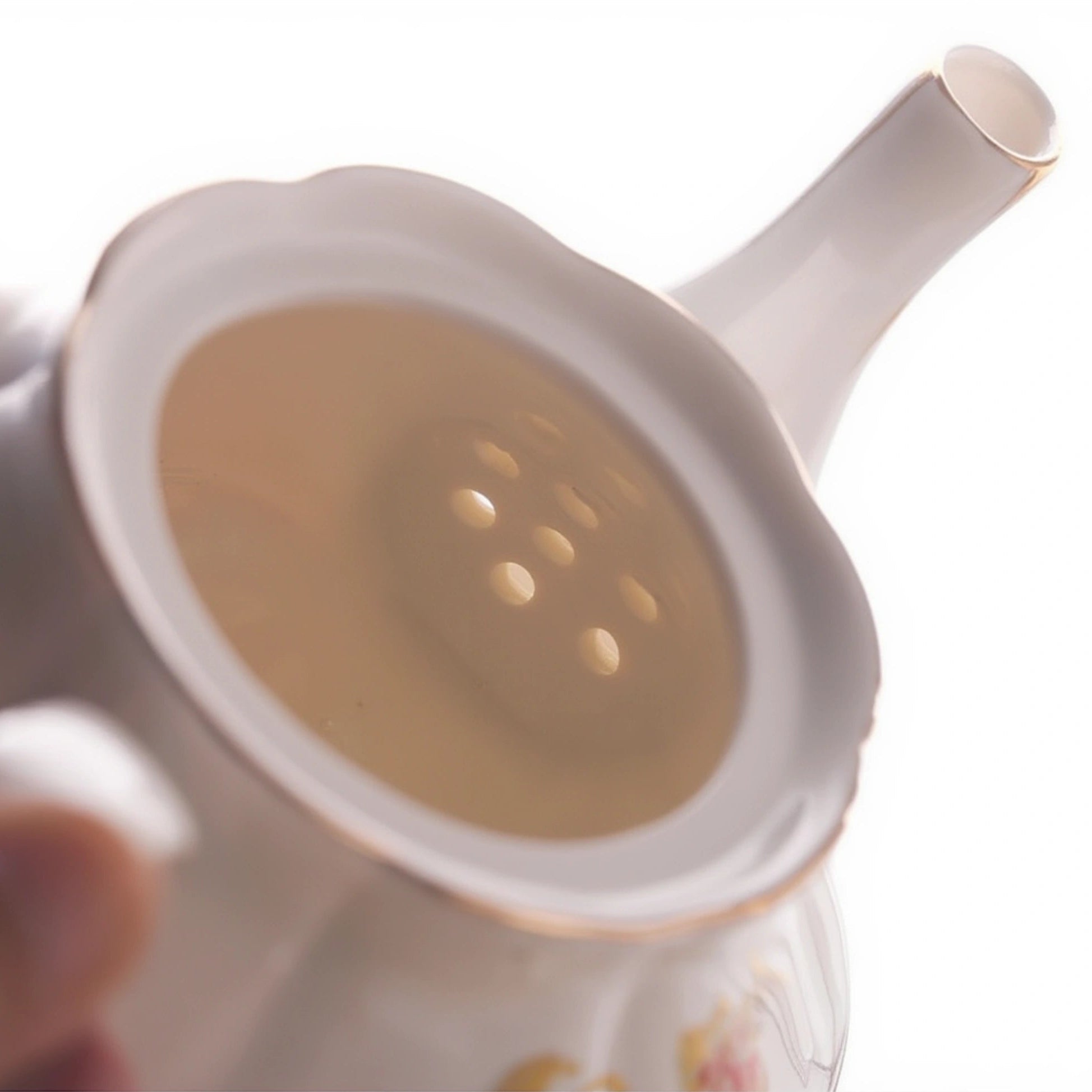 Théière Anglaise Motif Rose vue sur la filtration a la parois 