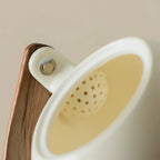 Théière Blanche Japonaise en Porcelaine vue sur le filtre 