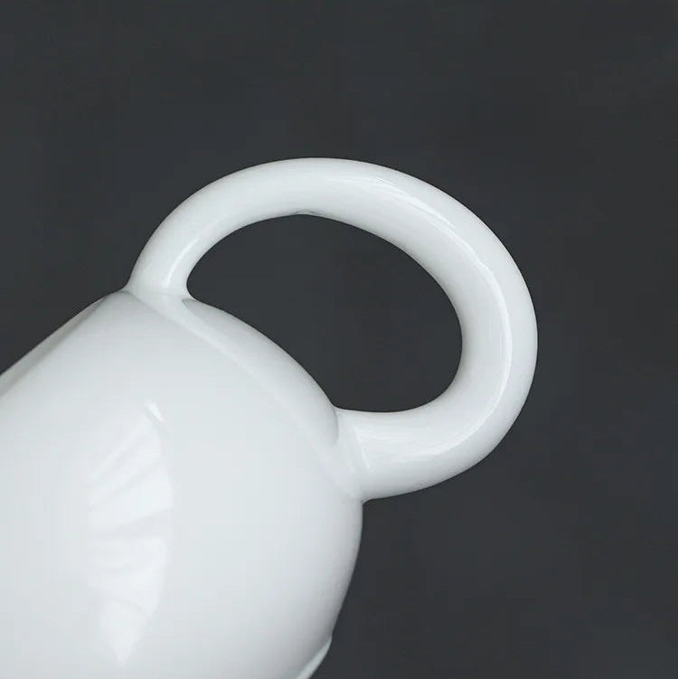 Théière Blanche chinoise en céramique vue sur la poignée 