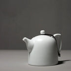 Théière Blanche en Porcelaine vue de face  