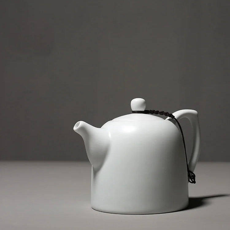 Théière Blanche en Porcelaine vue de face  