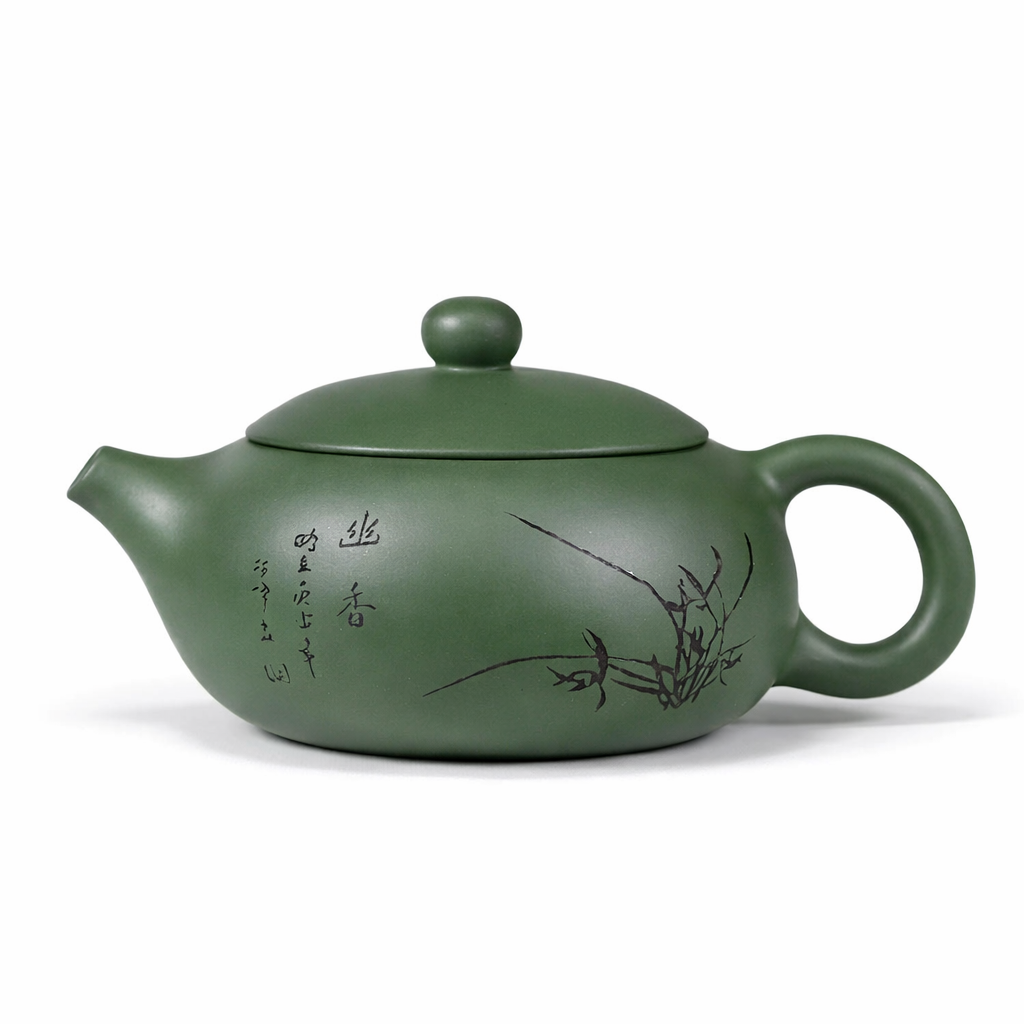 Théière Chinoise Zisha Calligraphiée sur fond blanc 
