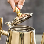Théière Induction Dorée vue sur le couvercle 