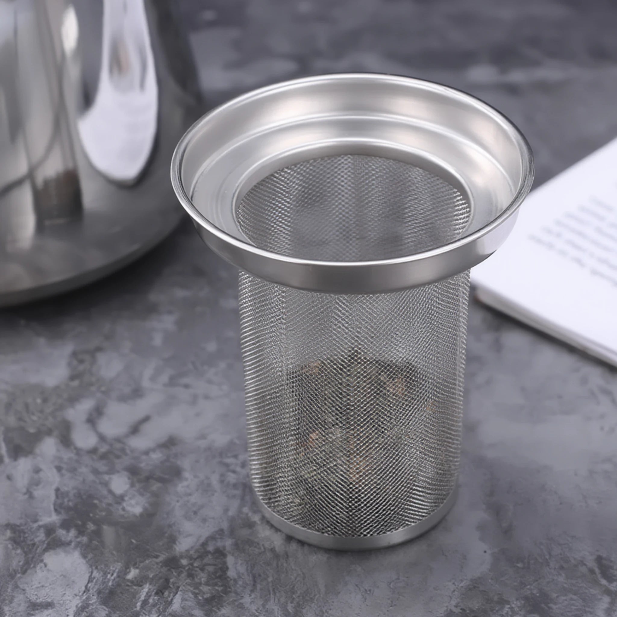 Théière Induction Dorée vue sur le filtre 