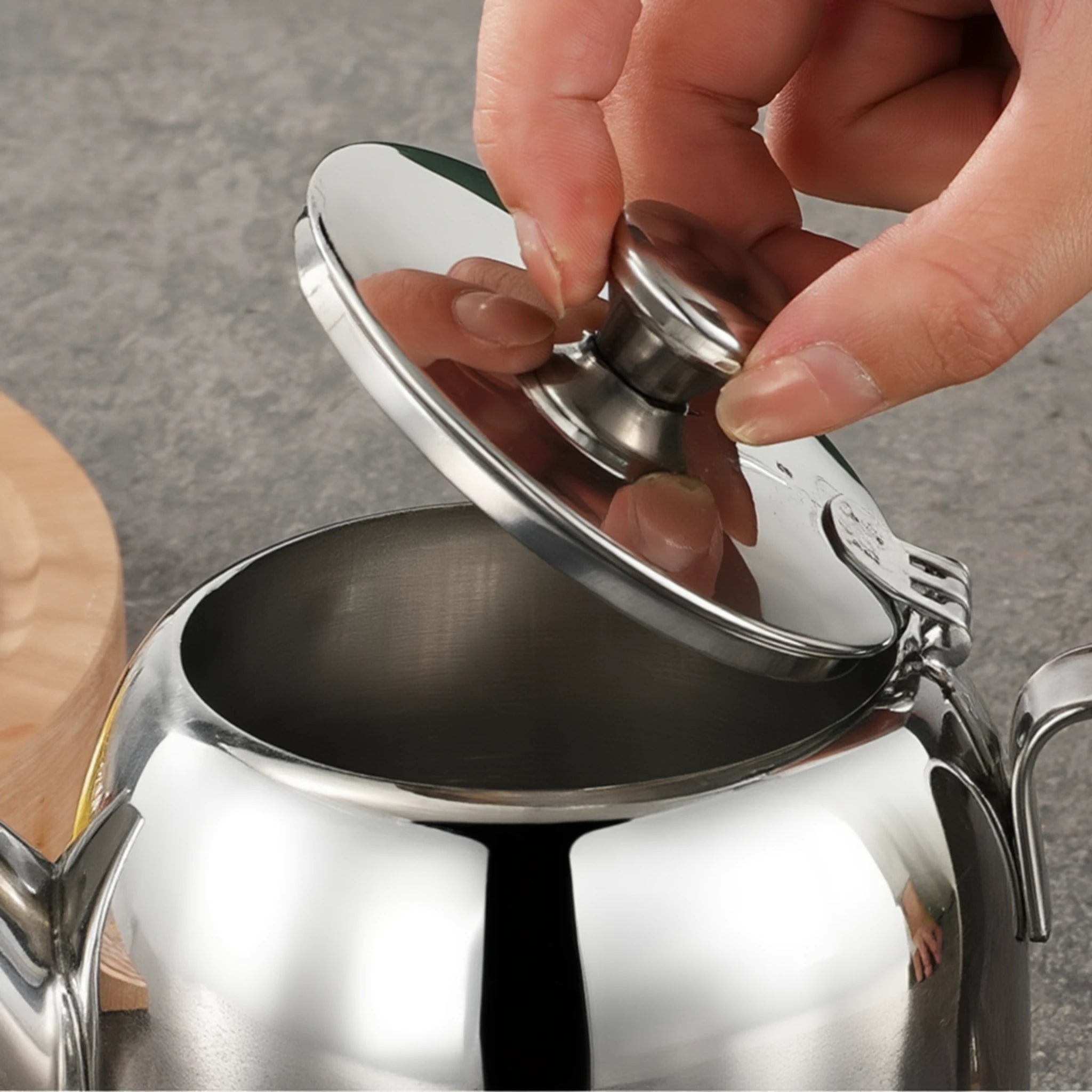 Théière Induction Inox vue sur le couvercle 