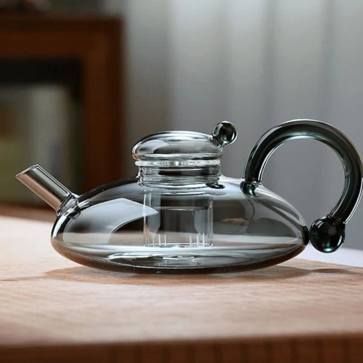 Théière Induction en Verre Borosilicate sur une table 