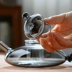 Théière Induction en Verre Borosilicate  vue sur le couvercle en verre