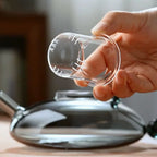 Théière Induction en Verre Borosilicate  vue sur le filtre en verre 