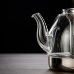 Théière Induction en Verre Transparent  vue sur le bec verseur 