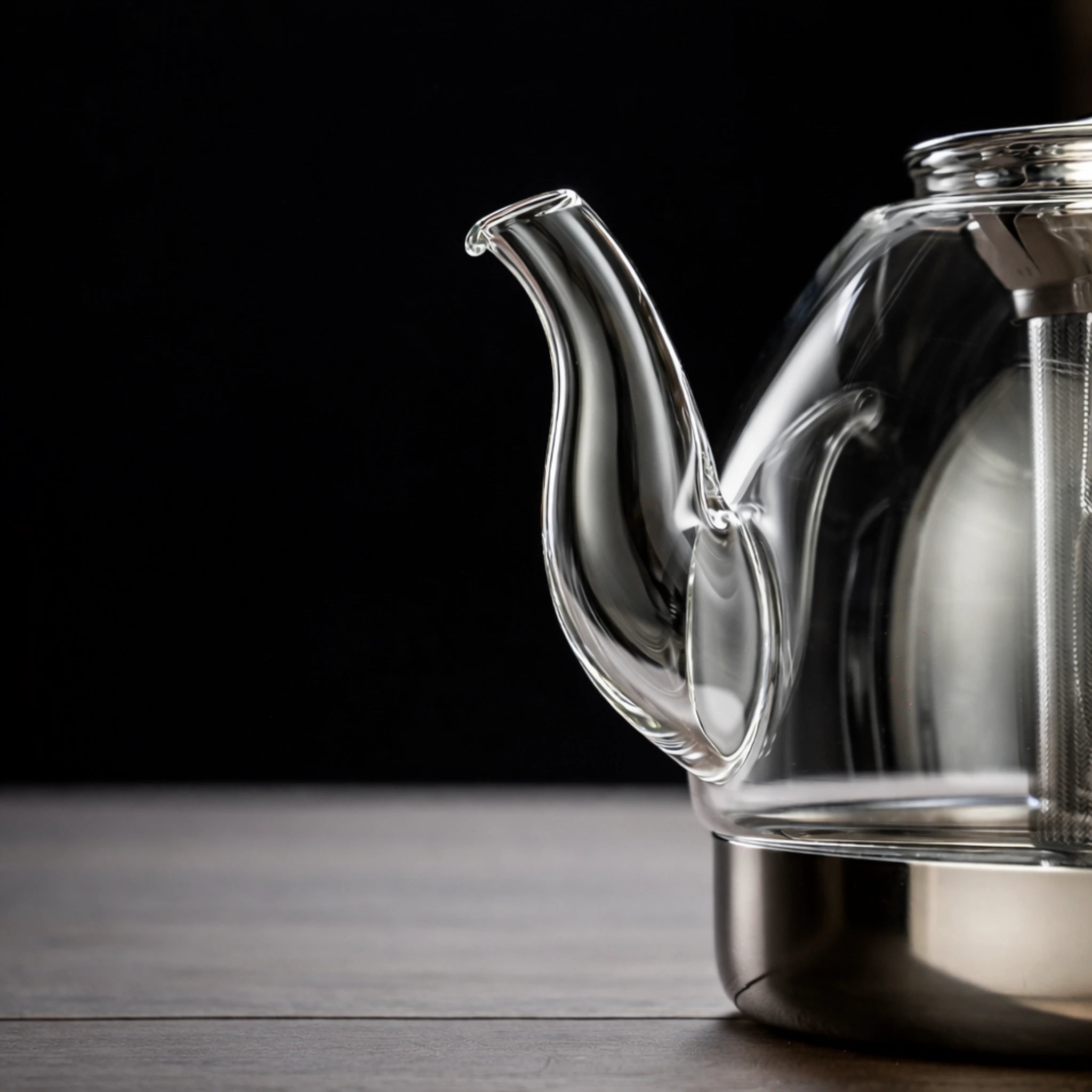 Théière Induction en Verre Transparent  vue sur le bec verseur 