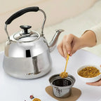 Théière Induction en inox avec Infuseur  préparant le thé 