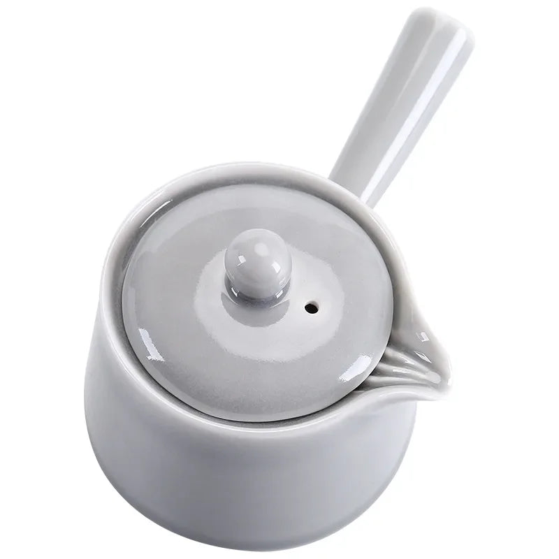 Théière Japonaise Manche Latérale sur fond blanc 