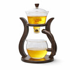 Théière Magnétique avec Tasse sur fond blanc 