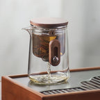 Théière Magnétique en Verre Borosilicate sur un plateau en bois 