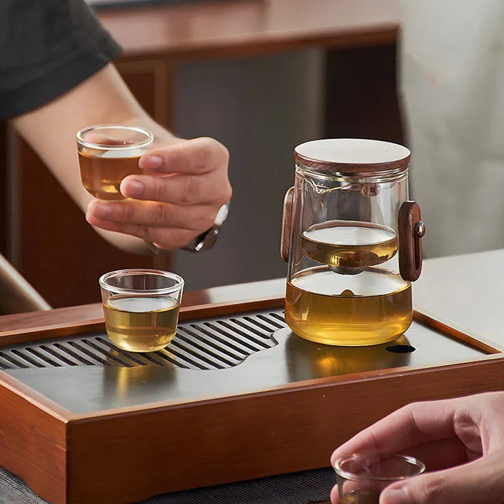 Théière Magnétique en Verre Borosilicate sur un plateau en bois 