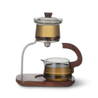 Théière Magnétique en Verre avec Tasse sur fond blanc 