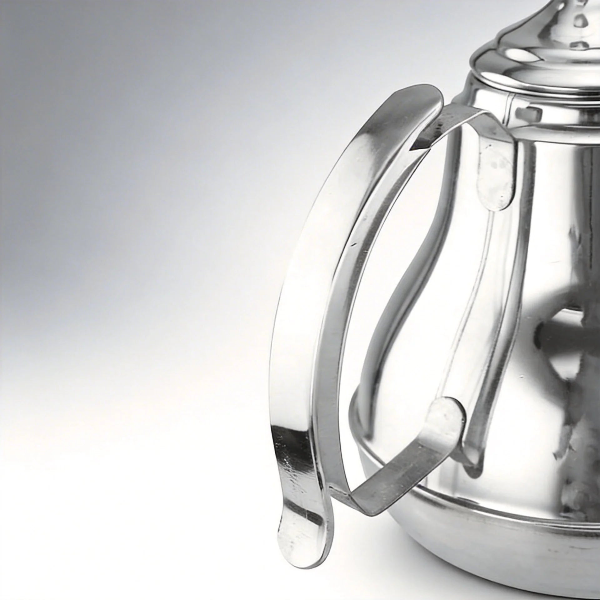 Théière Marocaine avec Infuseur vue sur la poignée 