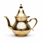Théière Marocaine doré sur fond blanc 
