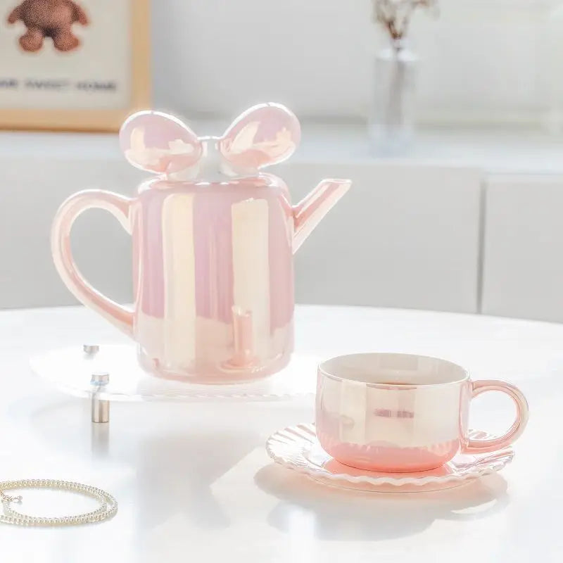 Théière Originale en Porcelaine Rose avec une tasse 