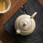 Théière Porcelaine Artisanale Fleurie avec une vue de haut 