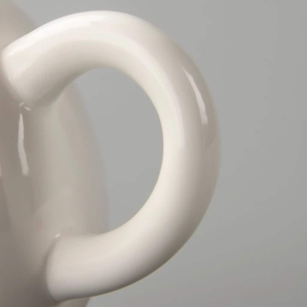 Théière Porcelaine à Motif Bleu vue sur la poignée  