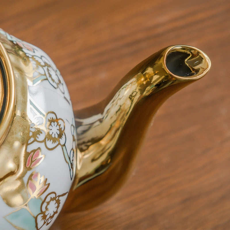 Théière Vintage en Céramique Dorée vue sur le bec 