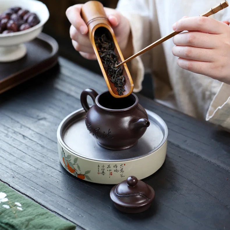 Théière Yixing Marron Artisanal en préparation du thé 