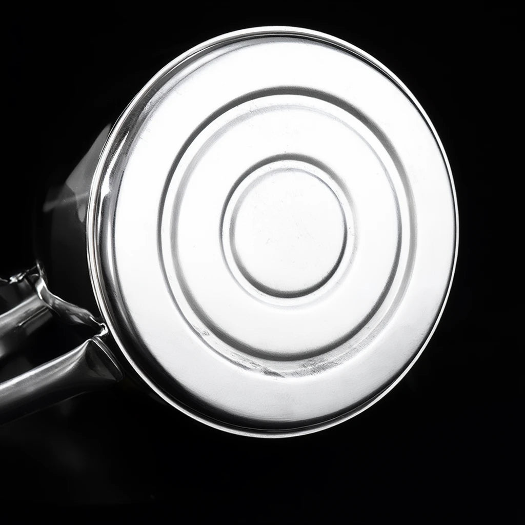 Théière à Induction en Inox Argentée vue sur le dessous 