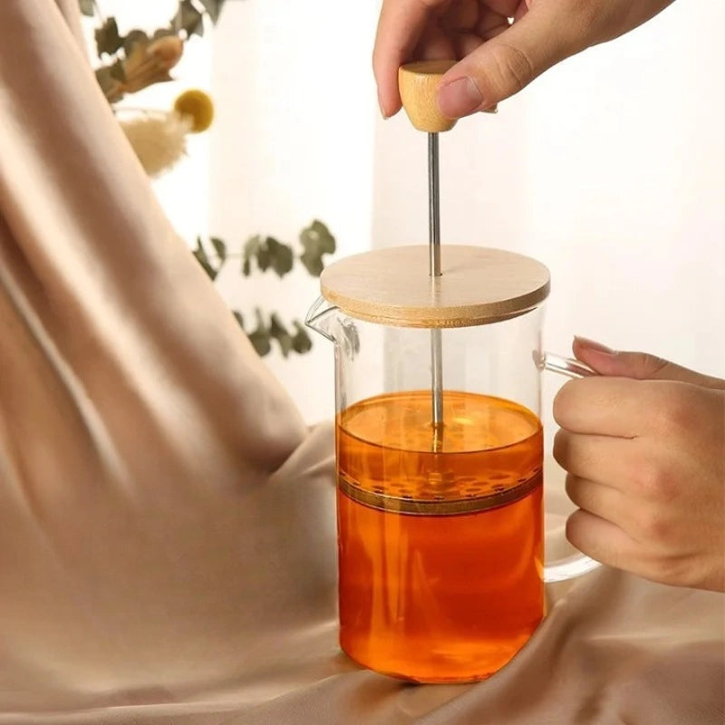 Théière à Piston en verre borosilicate avec une main 