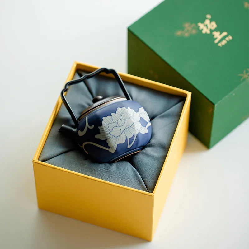 Théière avec Filtre en Porcelaine Florale dans sa boite 