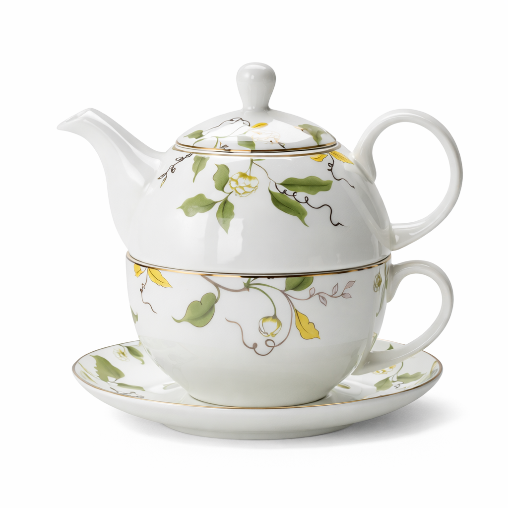 Théière avec Tasse en porcelaine sur fond blanc 