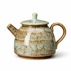 Théière en Céramique Verte sur fond blanc 