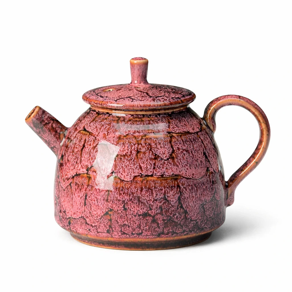 Théière en Céramique rose sur fond blanc 