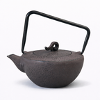 Théière en Fonte Japonaise Effet Traditionnel sur fond blanc 