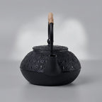 Théière en Fonte Noir Florale vue sur le bec 