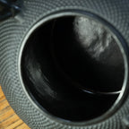 Théière en Fonte Noir  vue sur l'intérieur 