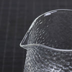 Théière en Verre Texturé vue sur le bec 