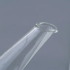 Théière en Verre avec filtre vue sur le bec 