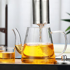 Théière en Verre avec filtre sur un plateau 