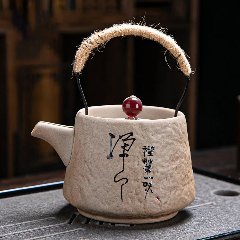 Théière japonaise en Porcelaine vue de face 