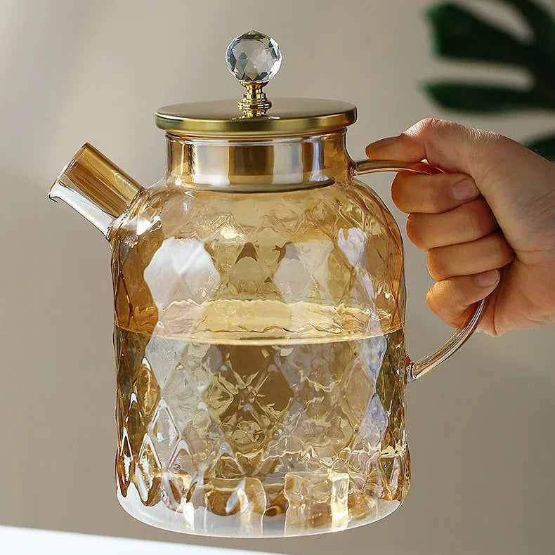 Théière en Verre Borosilicate Texturé tenu par une main 